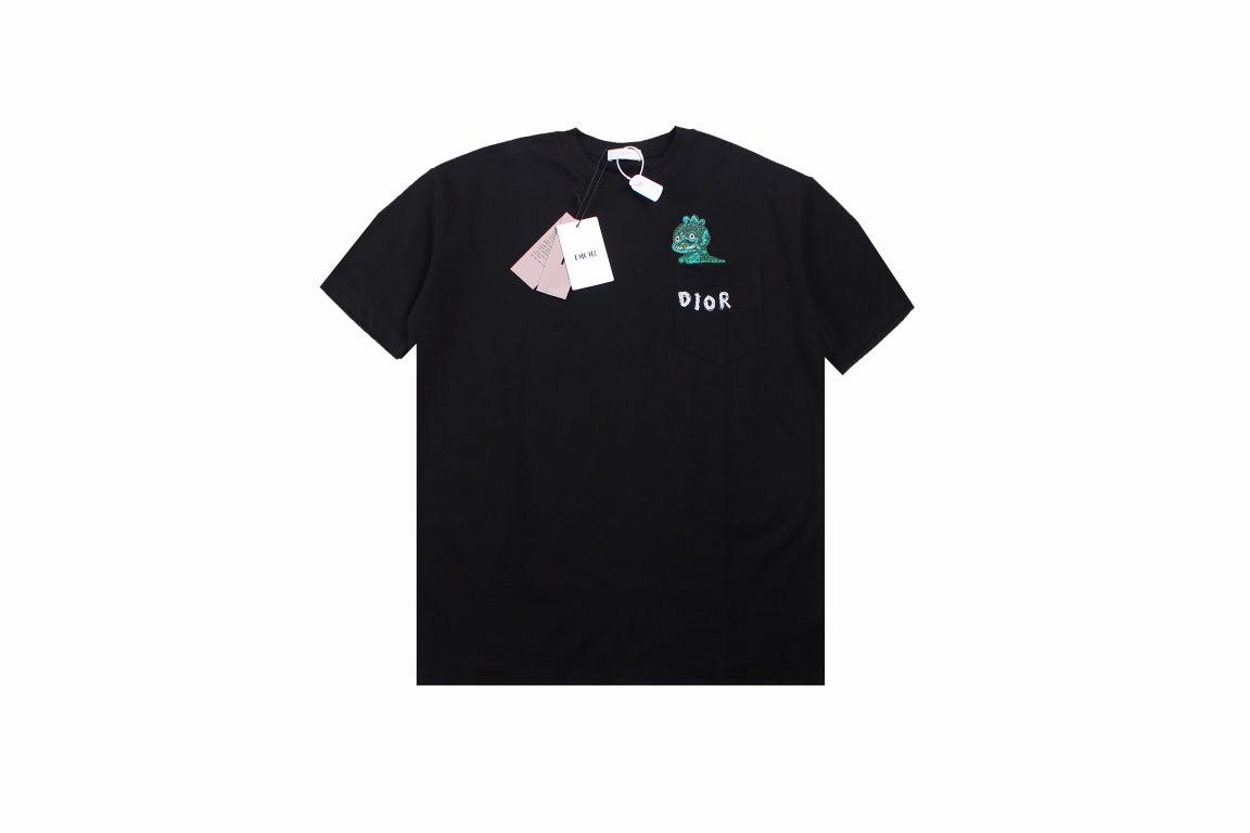 Dior Embroidered Lizard T-shirt - - Black Unisex Streetwear Limited Edition - <span>This Dior t-shirt in black features a unique embroidered lizard design above the pocket, with