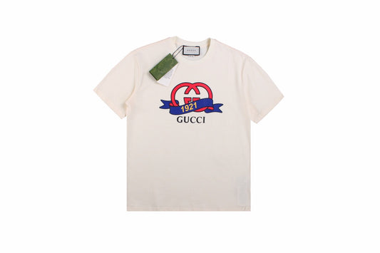 Gucci 1921 Logo T-shirt - Red Unisex Streetwear Limited Edition - <p dir='ltr'><span>This Gucci t-shirt features a bold graphic design with a '1921' banner across