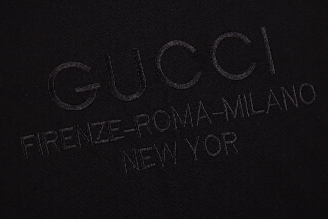 Camiseta Gucci con ciudades bordadas
