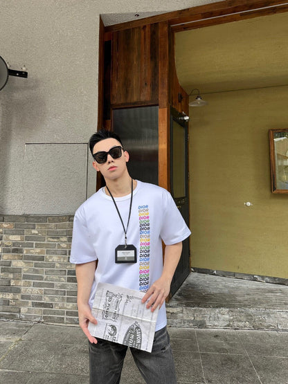 Camiseta Dior - Logotipo vertical multicolor