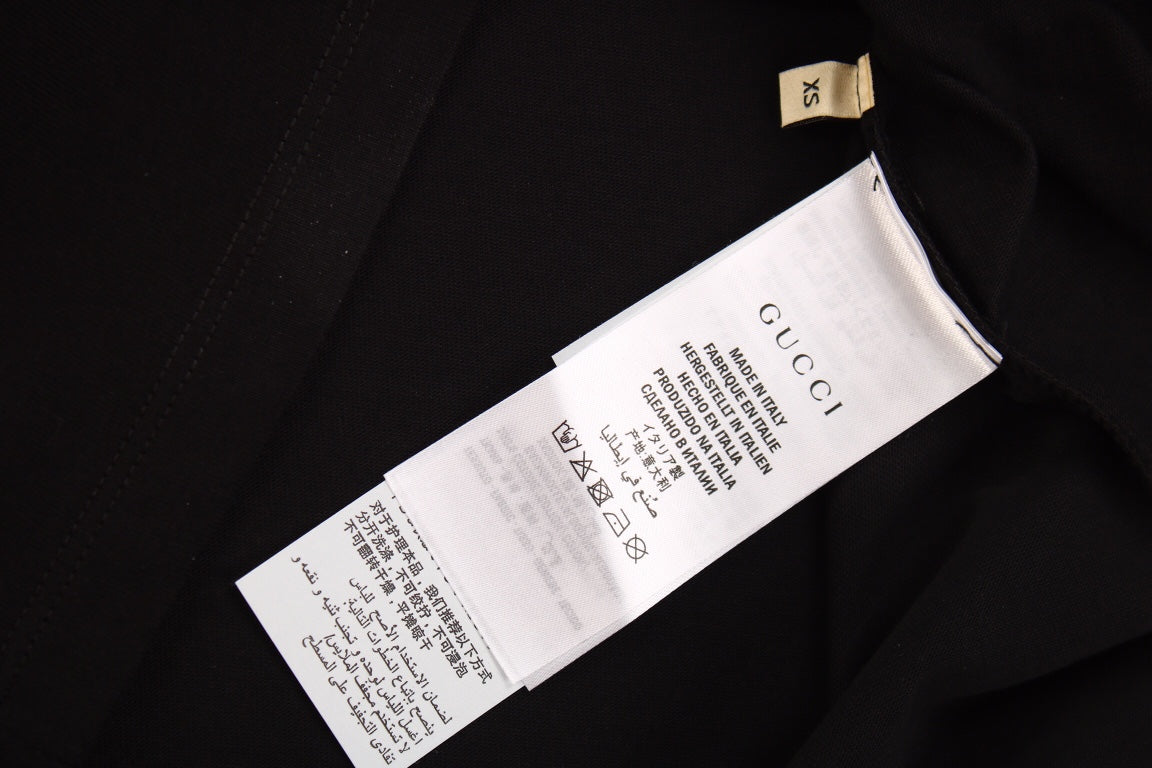 Camiseta gráfica de setas de Gucci