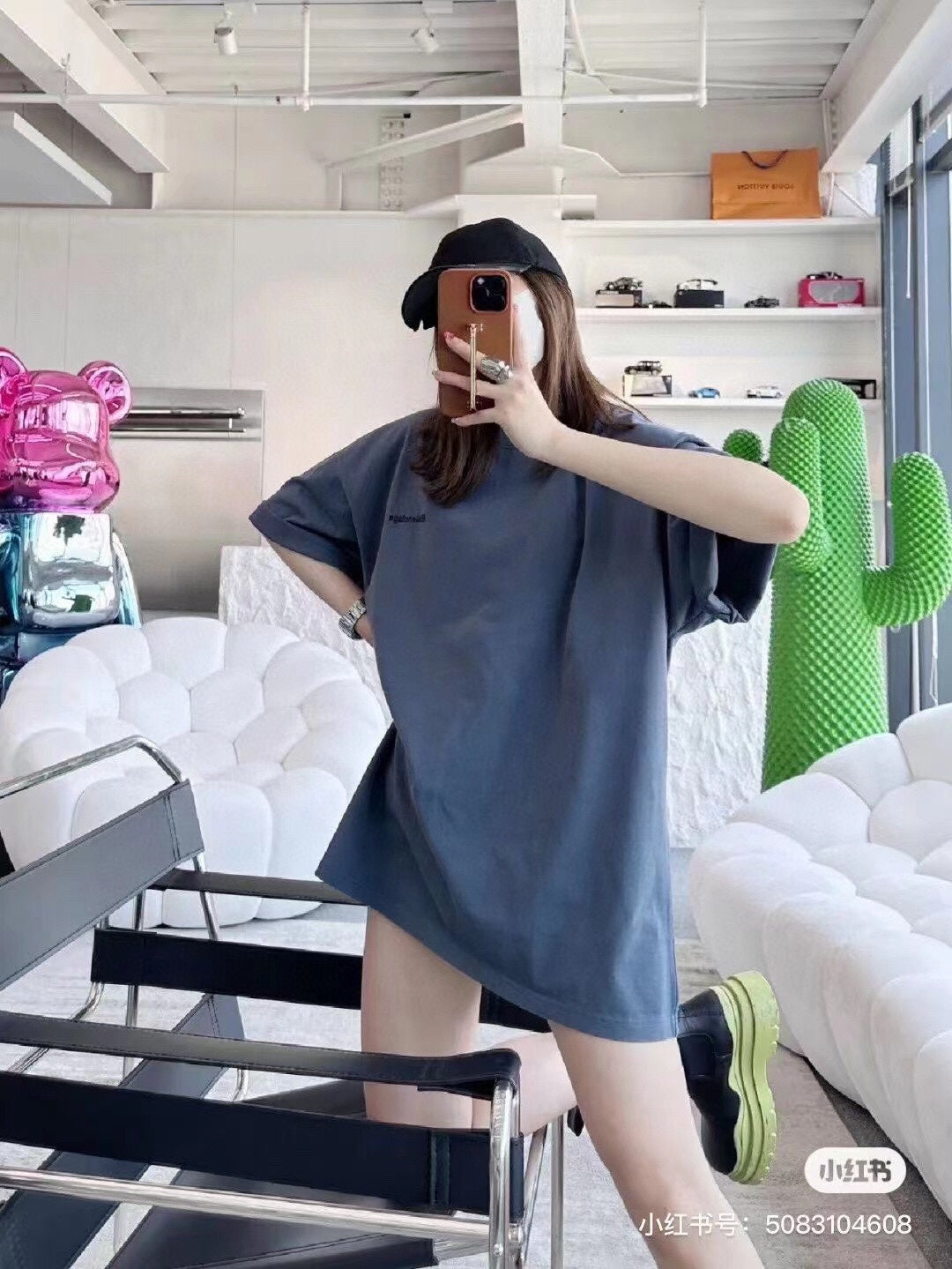 CAMISETA MINIMALISTA AZUL DE BALENCIAGA