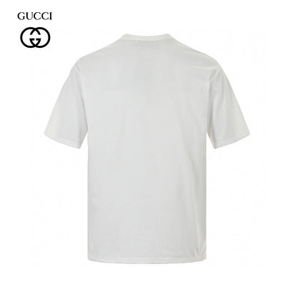 Camiseta blanca de Gucci con logo llamativo