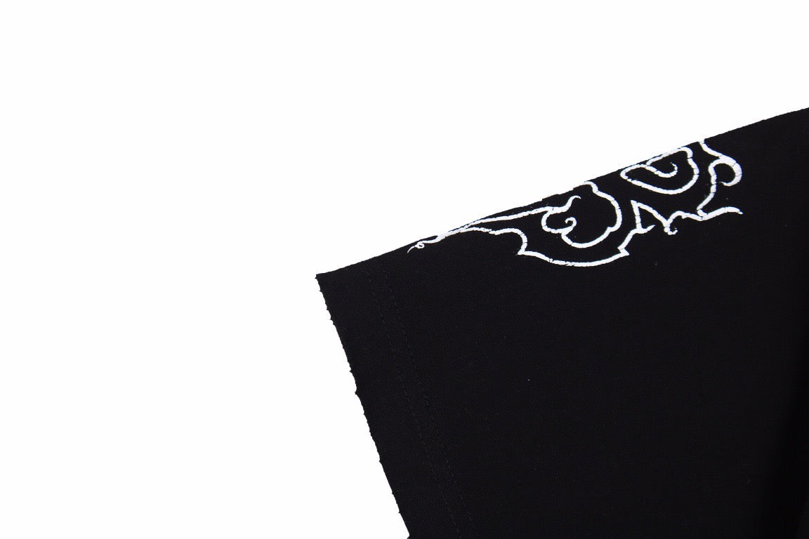 Camiseta Balenciaga con el logo de la llama gótica