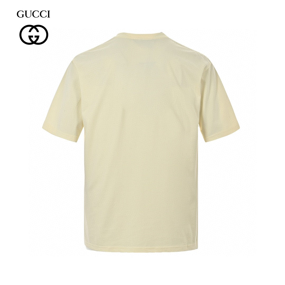 Camiseta color crema con logo GG entrelazado de Gucci.