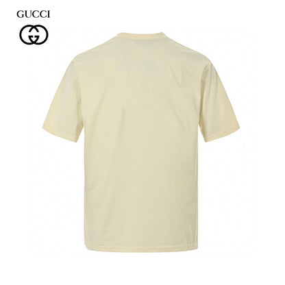 Camiseta color crema con logo GG entrelazado de Gucci.