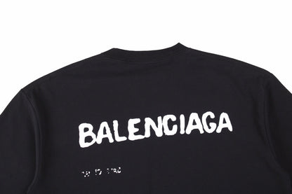 Camiseta negra Balenciaga con logo desgastado