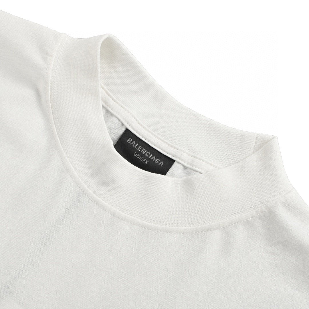 Camiseta blanca Balenciaga con detalle de etiqueta