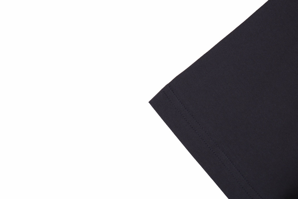 Camiseta Dior con logo minimalista