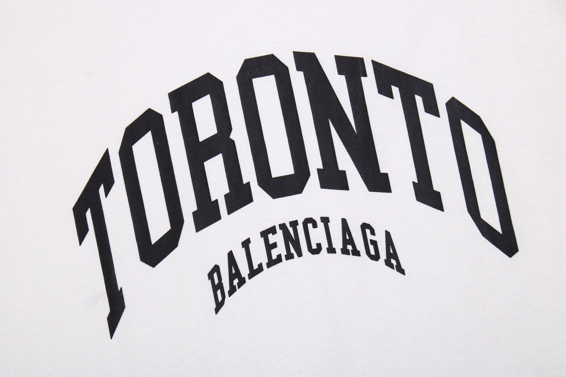 Camiseta blanca con el logo de Balenciaga Toronto