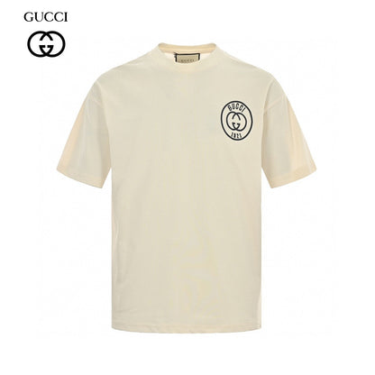 Gucci T-shirt - 1921 Logo - Red Unisex Streetwear Limited Edition - <span>This Gucci t-shirt features a classic design with the iconic interlocking GG logo and '1921'