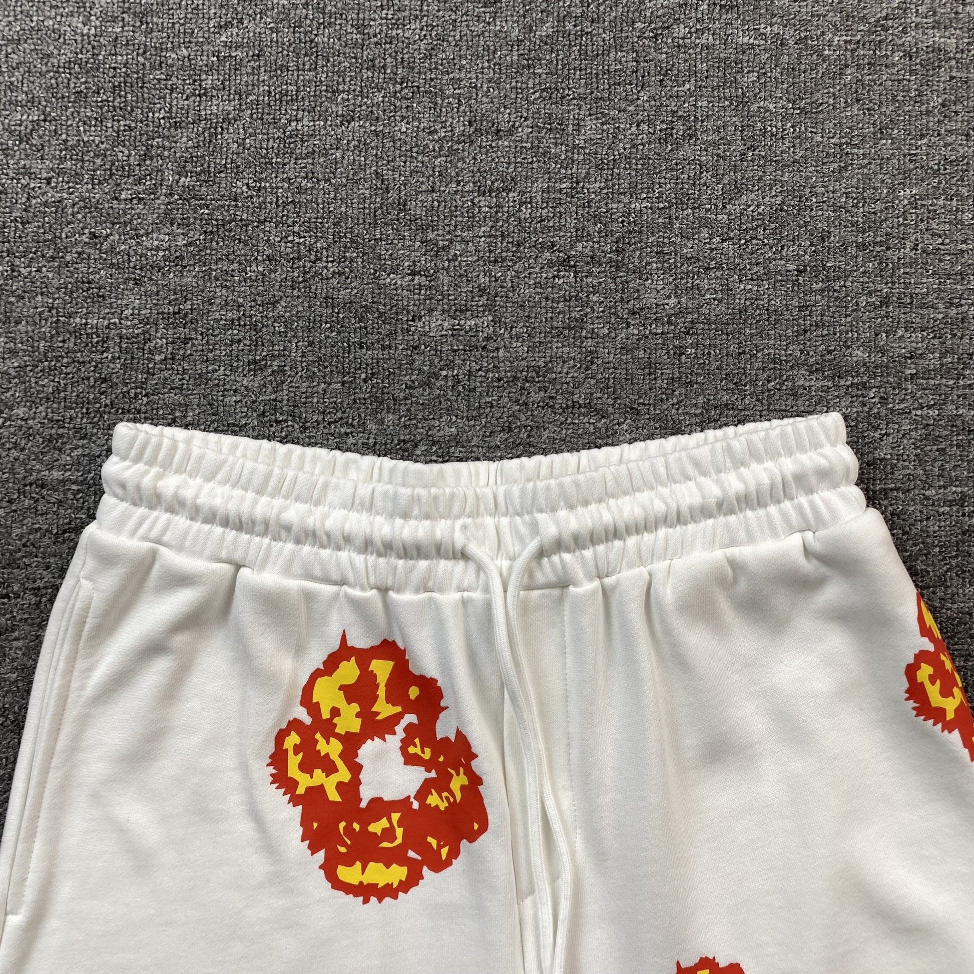 DENIM Tears - Offset Cotton Wreath Shorts - White Unisex Streetwear Limited Edition