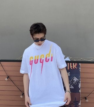 Camiseta Gucci con logo retro