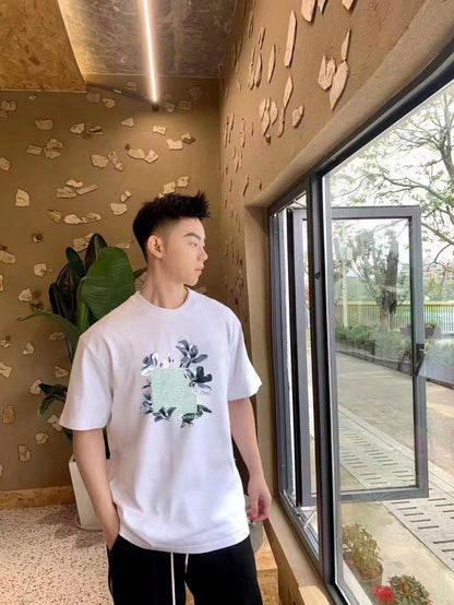 Camiseta Dior con diseño gráfico floral