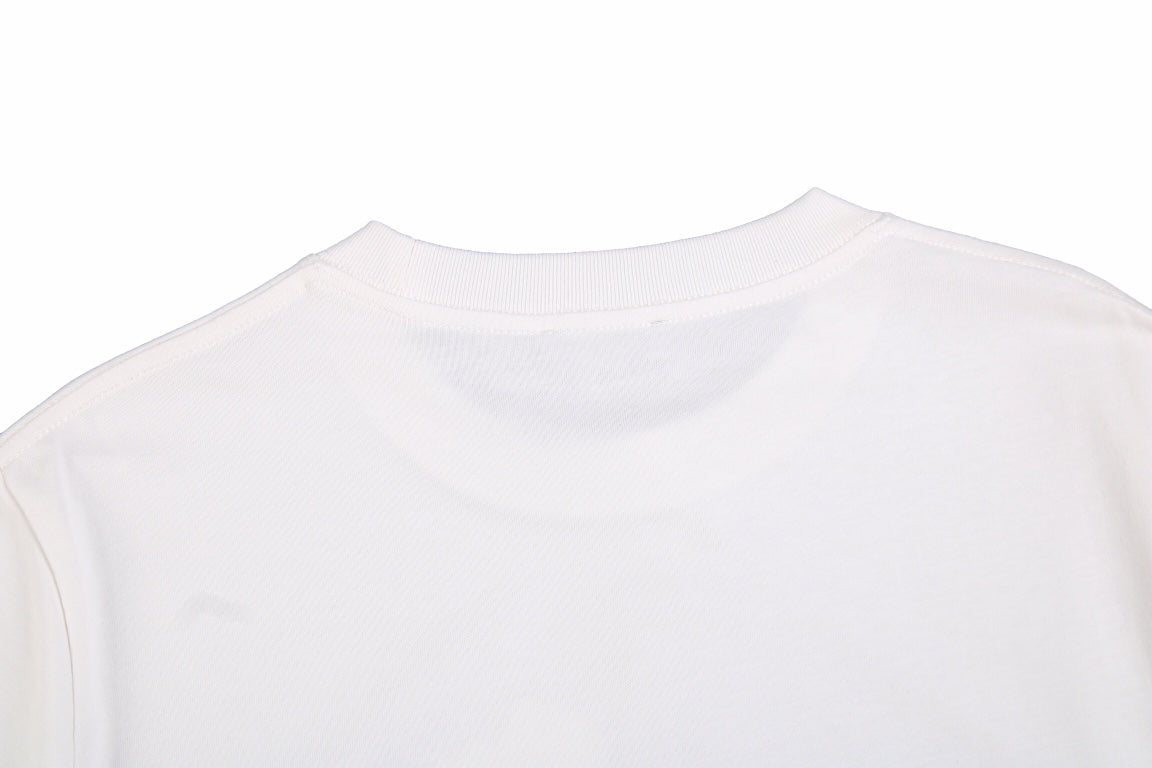 Camiseta Dior con diseño gráfico floral