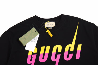 Camiseta Gucci con logo retro (negra)