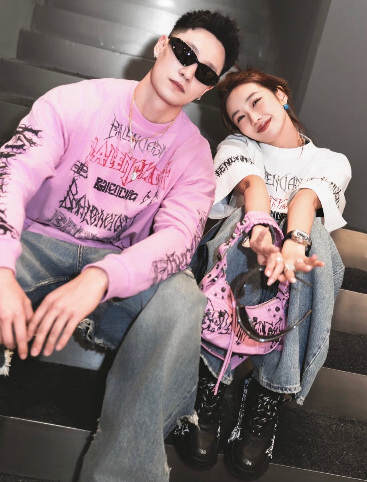 Camiseta Balenciaga Multi-Logo (Blanca)