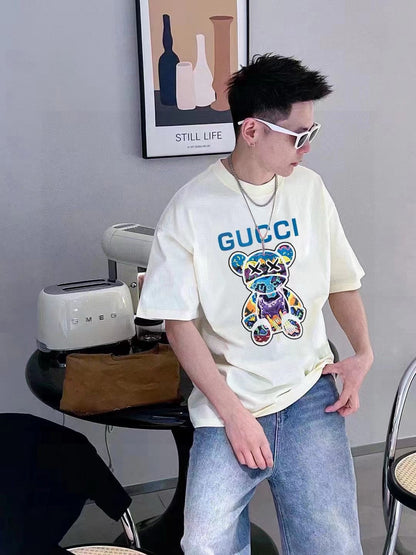 Camiseta Gucci color crema con estampado de oso