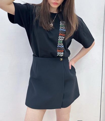 Camiseta Dior - Logotipo vertical multicolor