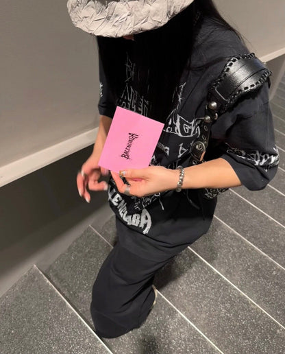 Camiseta Balenciaga Multi-Logo (Negra)