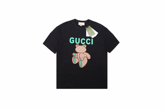 Gucci Teddy Bear Print T-shirt - - Cream Unisex Streetwear Limited Edition - <span>This Gucci t-shirt in cream features a playful teddy bear print with the signature GG