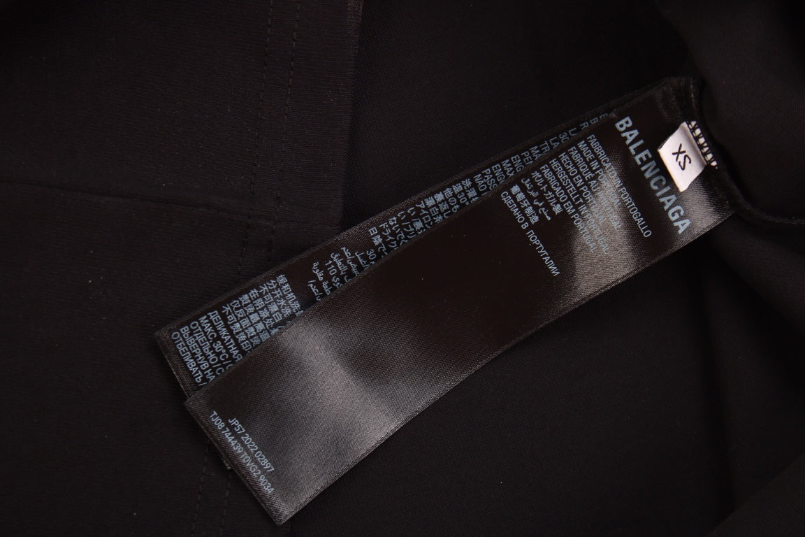 CAMISETA MINIMALISTA NEGRA DE BALENCIAGA