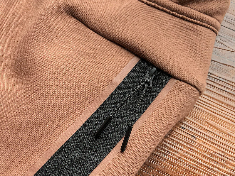 PANTALONES NIKE TECH FLEECE x MARRÓN ARQUEO