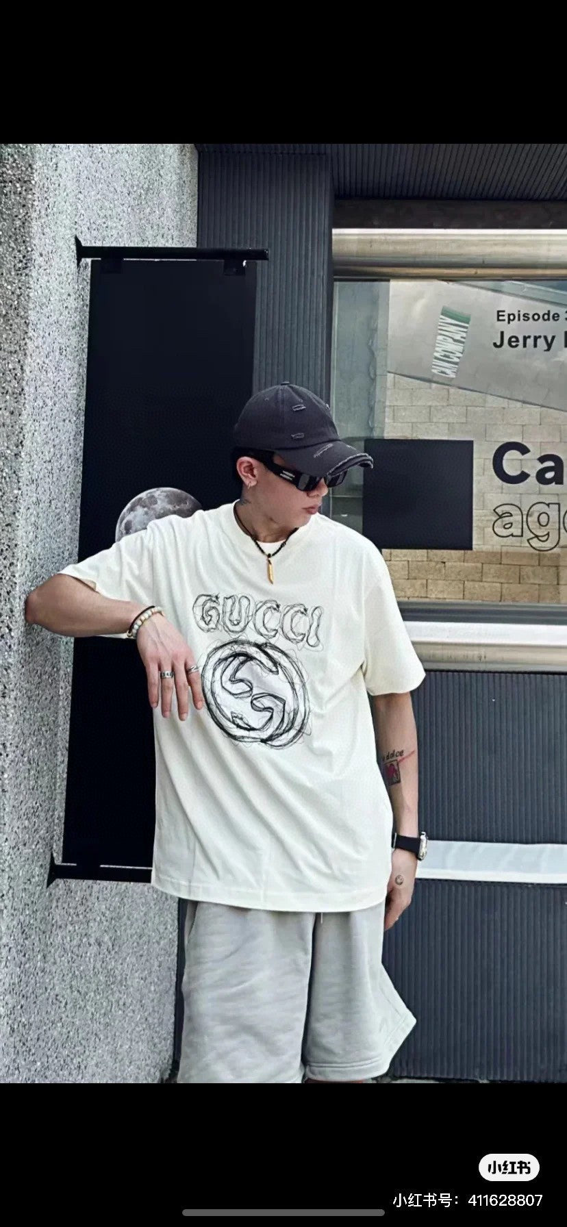 Camiseta Gucci - Logotipo garabateado