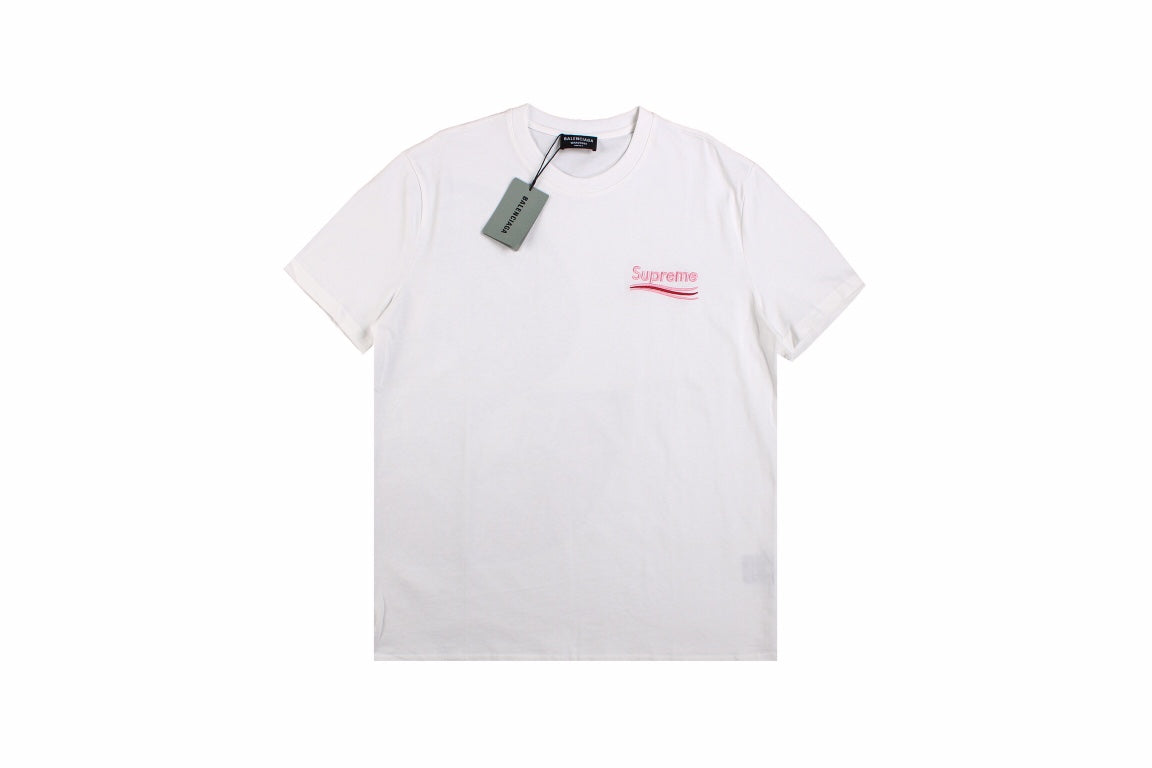 Balenciaga - Supreme T-shirt With Front Logo - White Unisex Streetwear Limited Edition - <p dir='ltr'><span>White t-shirt featuring a small pink Supreme logo on the front. Stylish collaboration