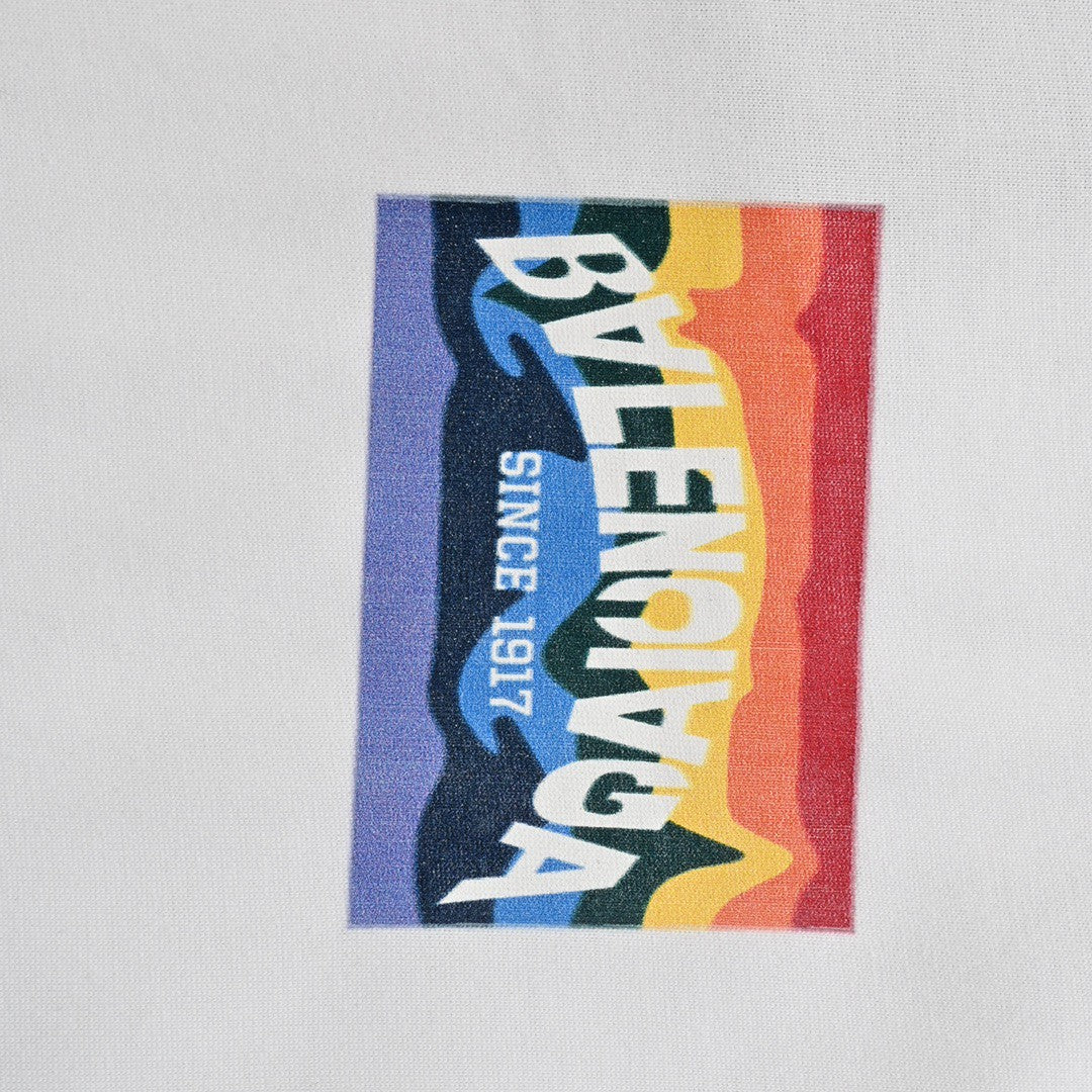 Camiseta blanca Balenciaga con estampado de montaña