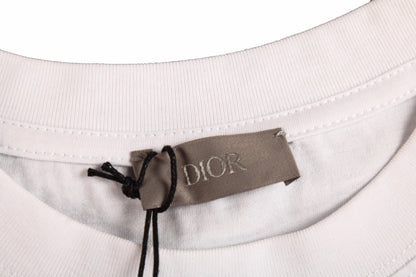 Camiseta Dior con logotipo minimalista (blanca)