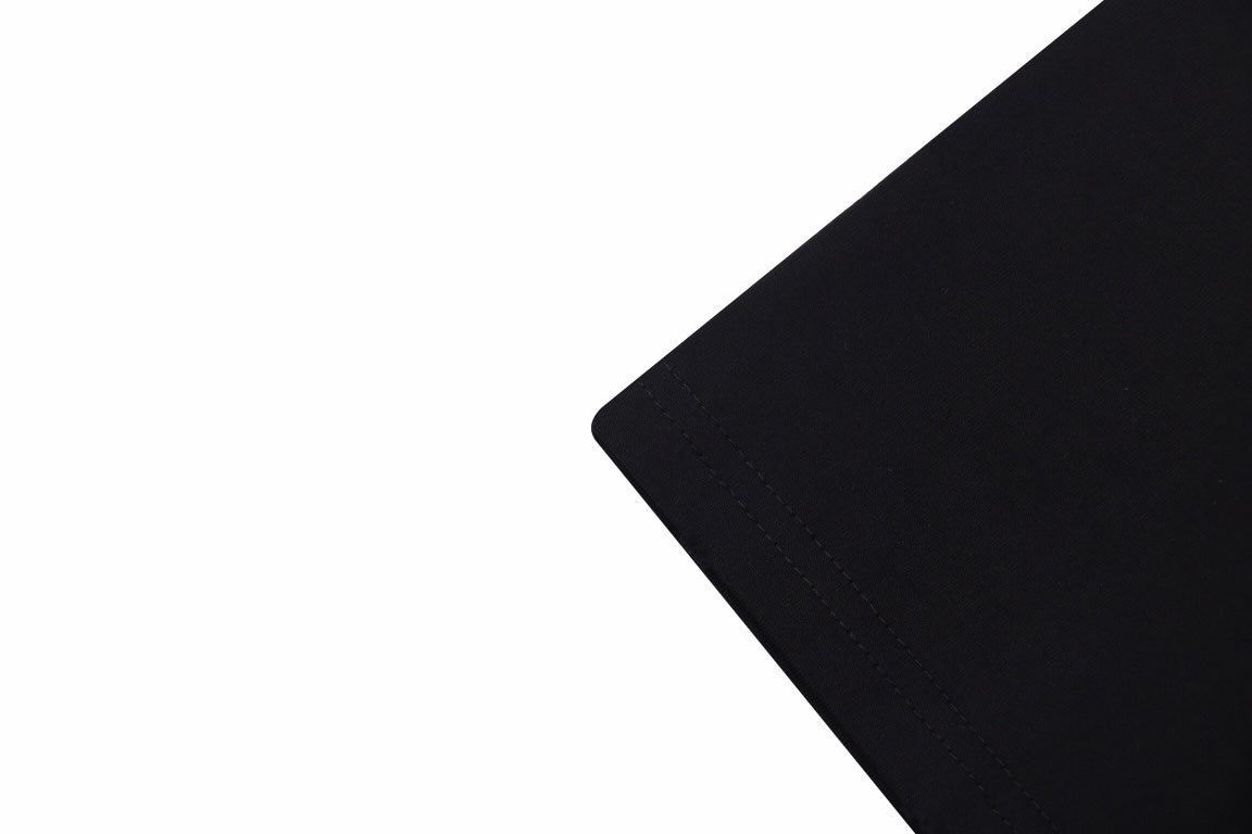 Camiseta negra con logo caligráfico de Balenciaga