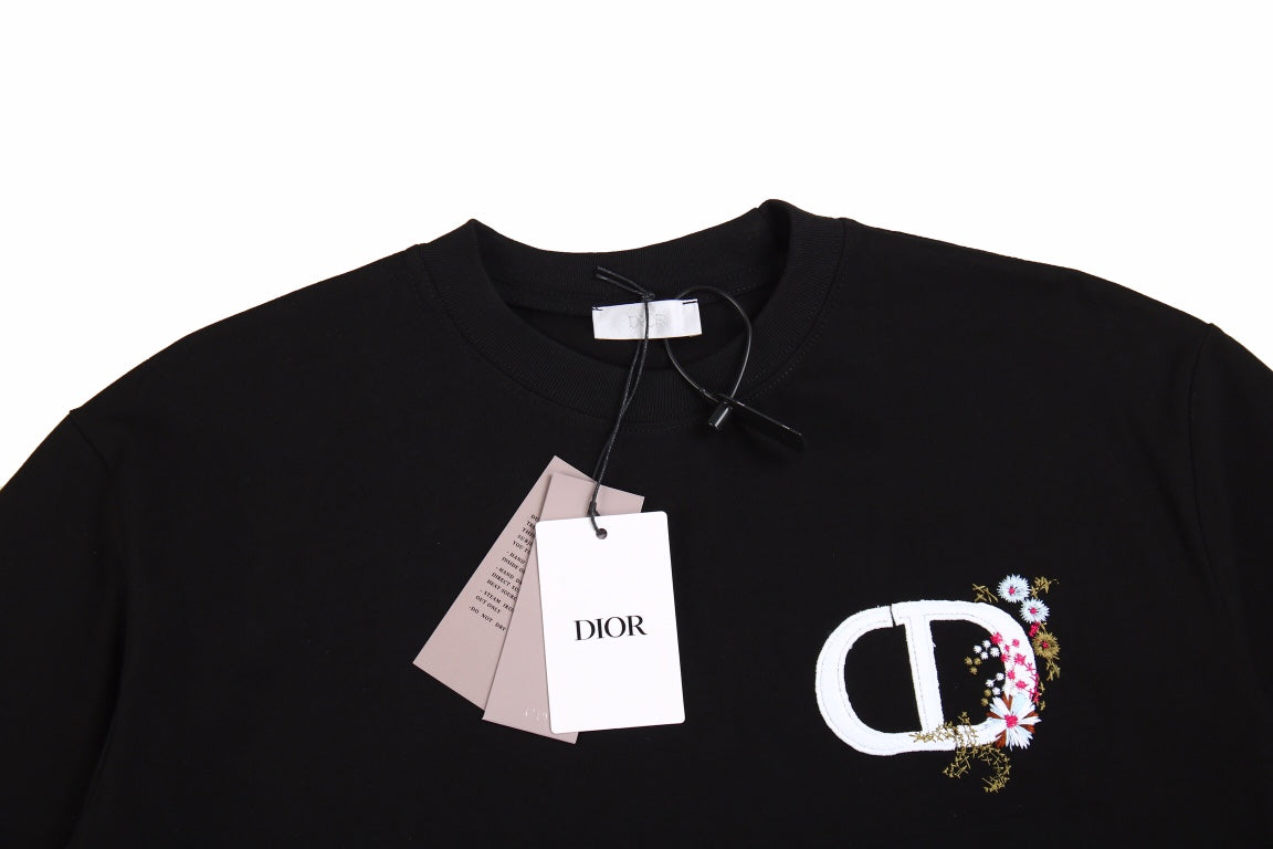 Camiseta Dior con el logo floral CD
