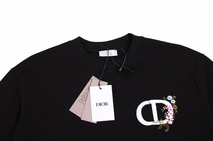 Camiseta Dior con el logo floral CD
