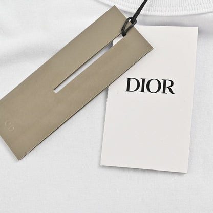 Camiseta Dior - Logotipo vertical multicolor