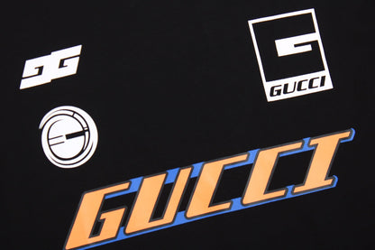 Camiseta Gucci con logotipo gráfico (negra)