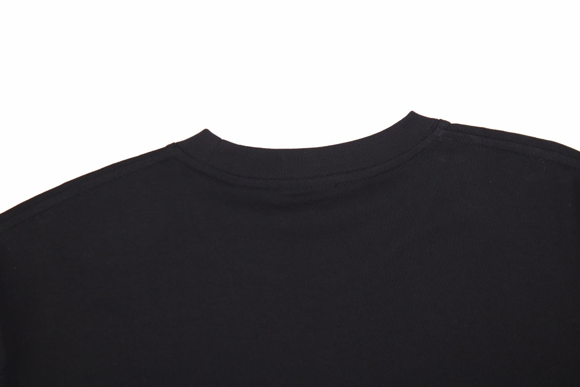 CAMISETA MINIMALISTA NEGRA DE BALENCIAGA