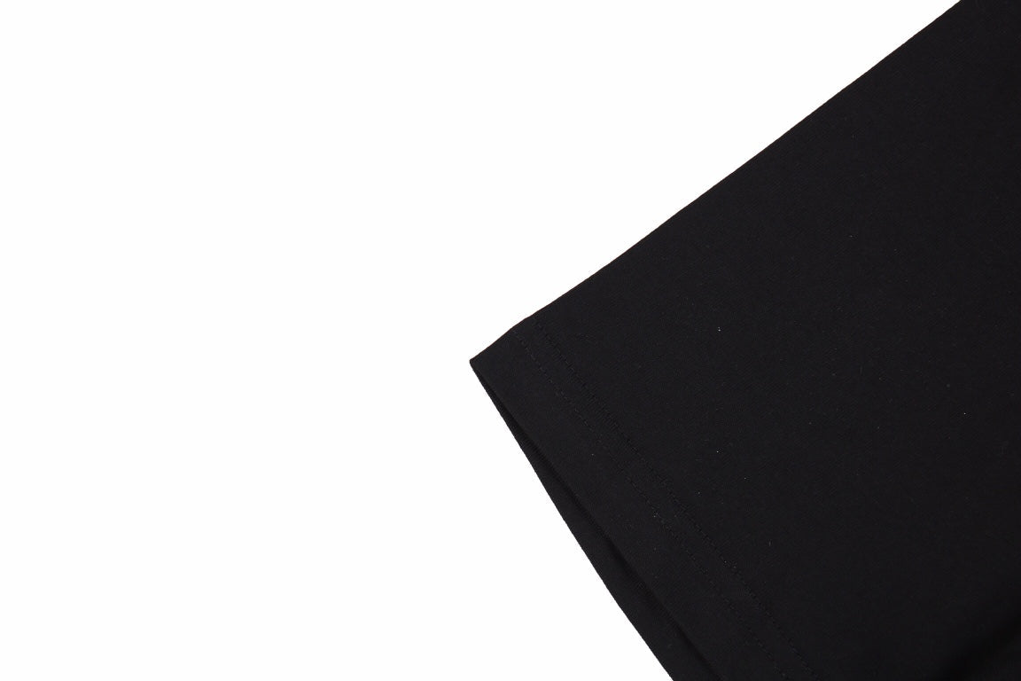 Camiseta negra GUCCI x BALENCIAGA con logo floral