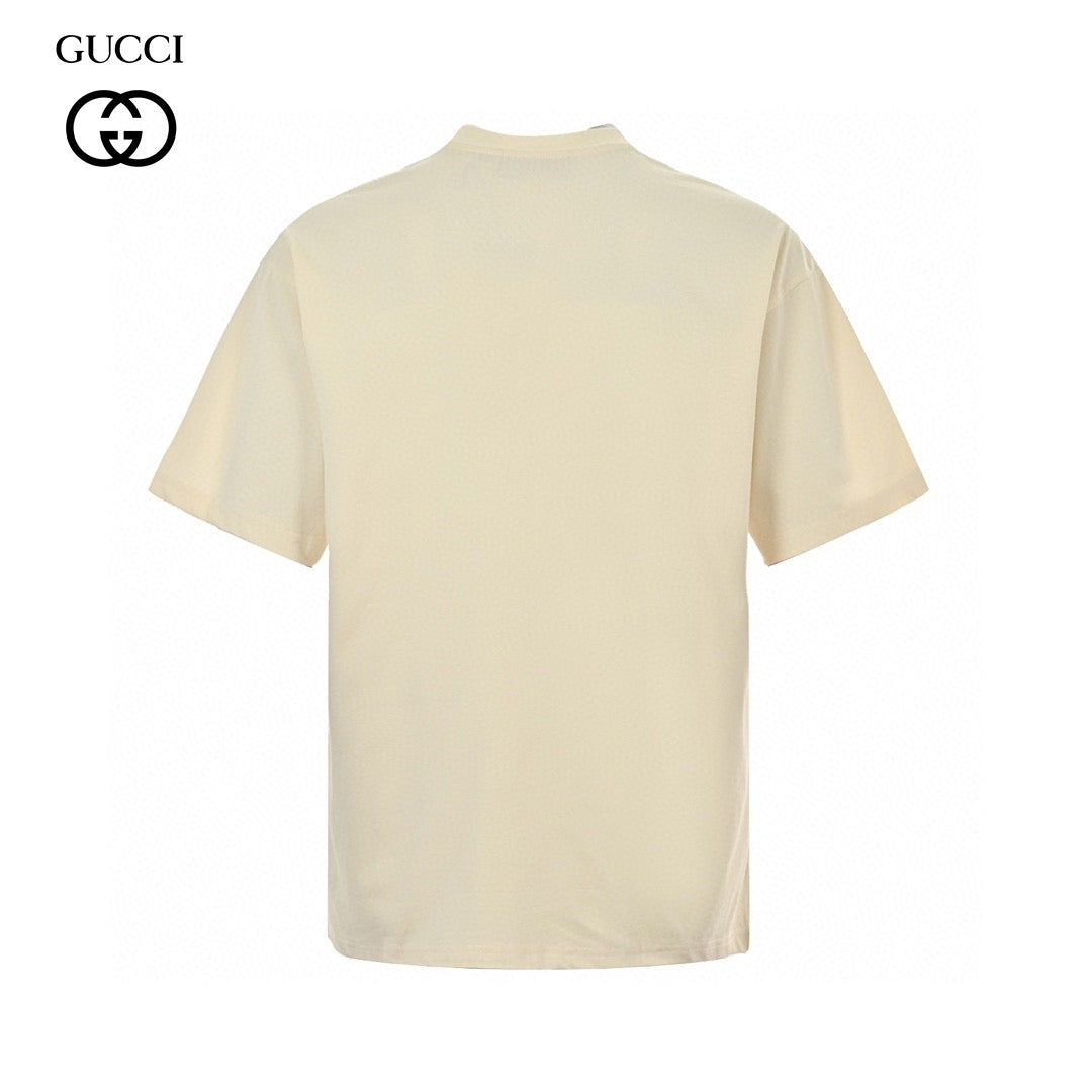 Gucci Snowboarder Graphic T-shirt - Black Unisex Streetwear Limited Edition - <span>This Gucci t-shirt features a bold graphic design of a snowboarder in action against a