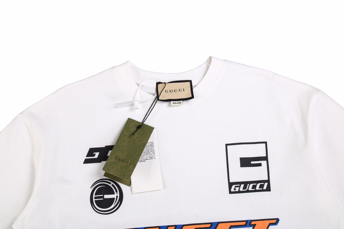 Camiseta con logo gráfico de Gucci