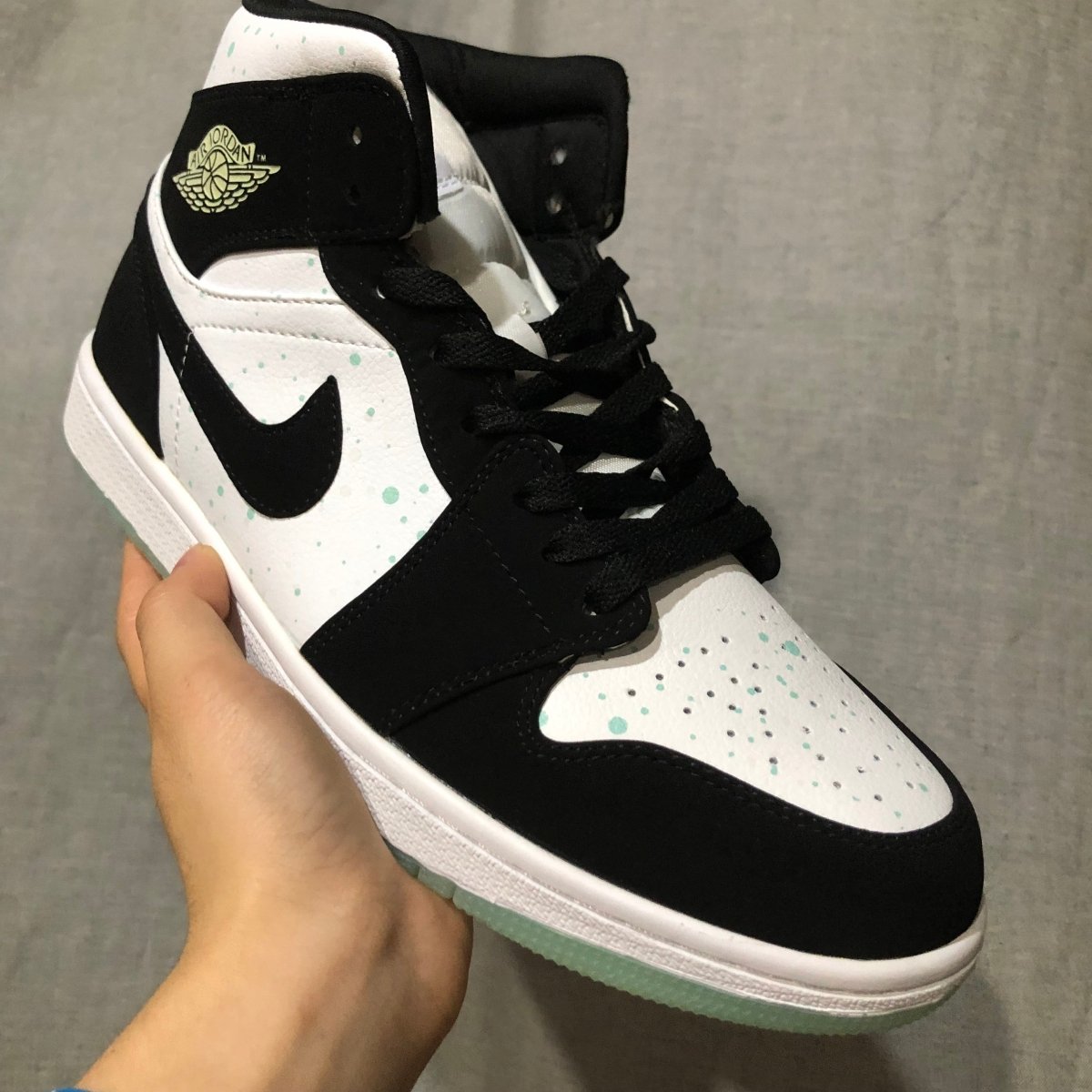 JORDAN 1 Mid - Mint Dots Sneakers - Black Unisex Streetwear Limited Edition