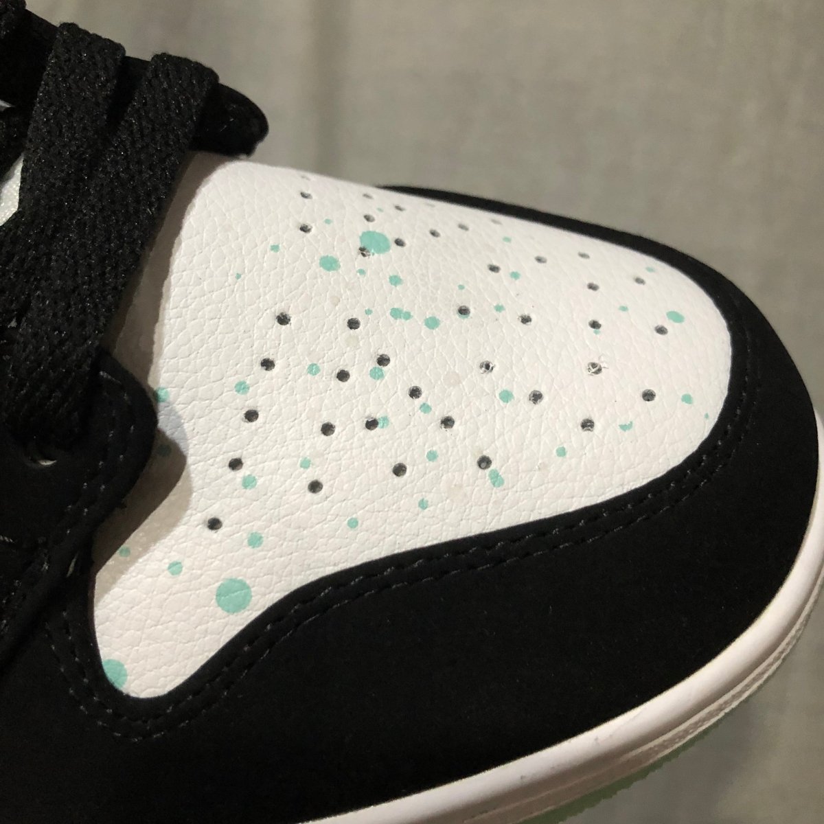 JORDAN 1 Mid - Mint Dots Sneakers - Black Unisex Streetwear Limited Edition