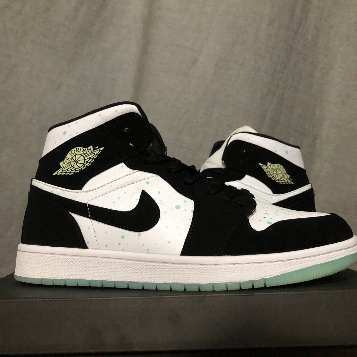 JORDAN 1 Mid - Mint Dots Sneakers - Black Unisex Streetwear Limited Edition
