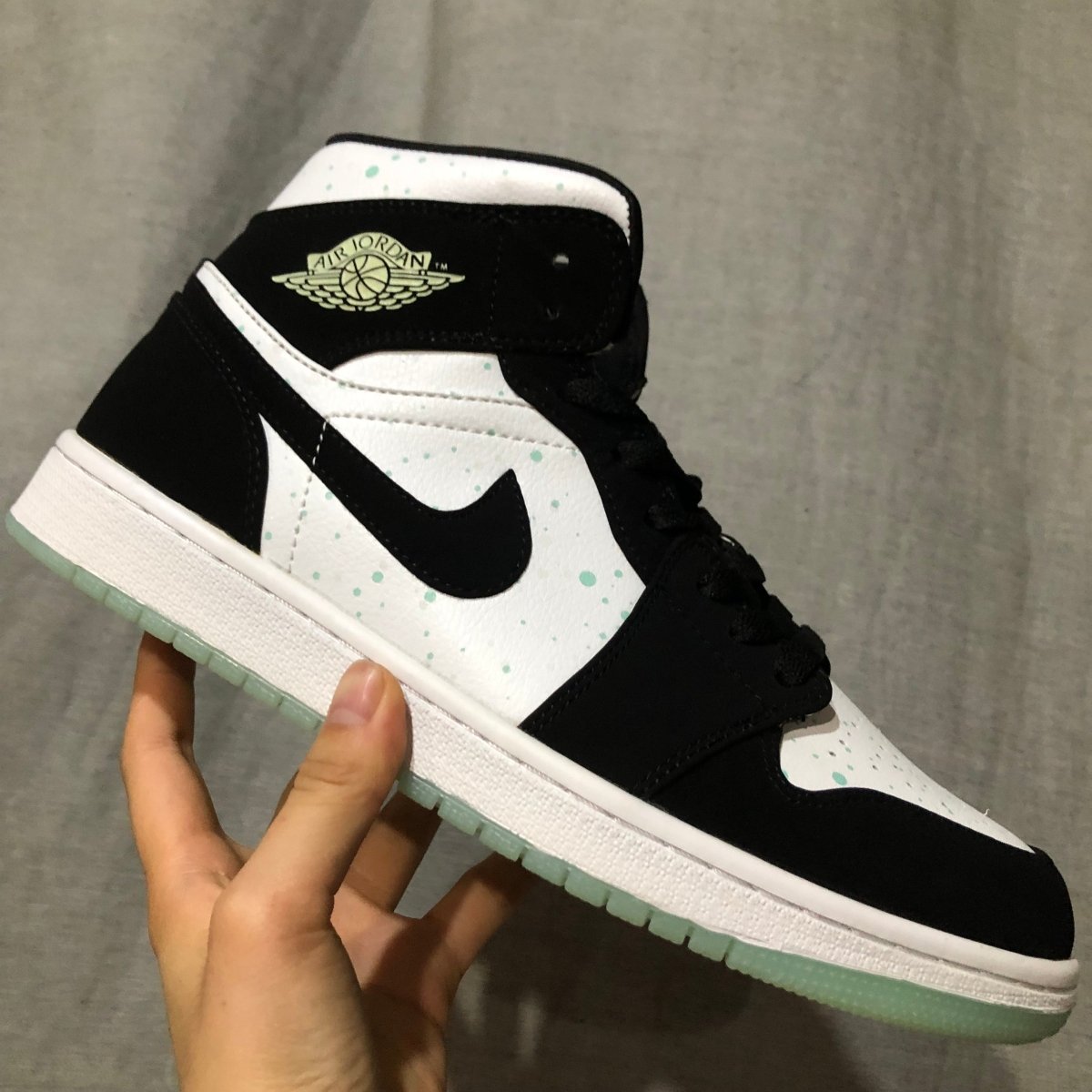 JORDAN 1 Mid - Mint Dots Sneakers - Black Unisex Streetwear Limited Edition