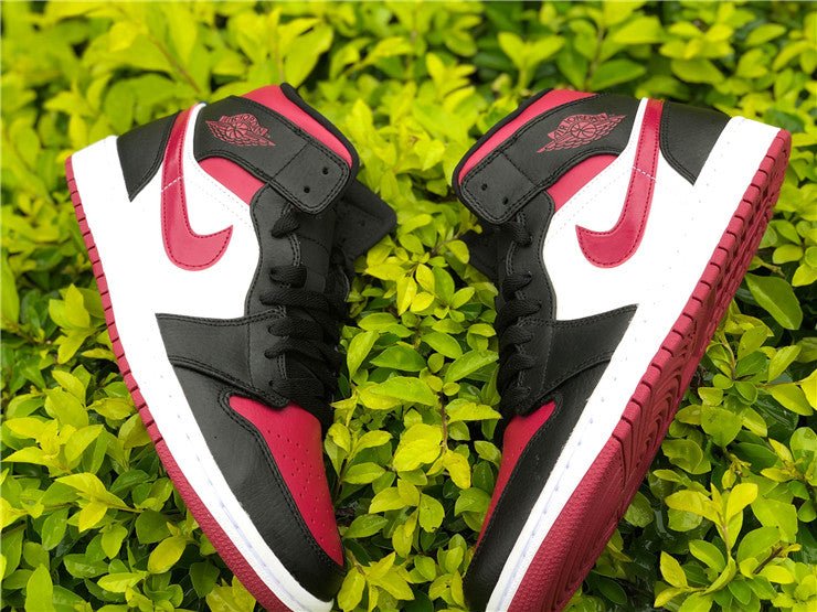 JORDAN 1 Mid - Bred Toe Sneakers Unisex Streetwear Limited Edition