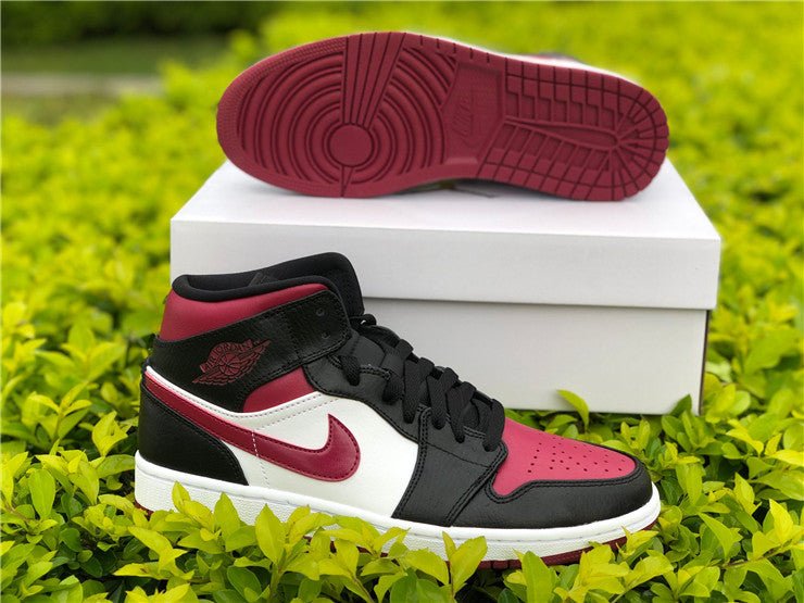 JORDAN 1 Mid - Bred Toe Sneakers Unisex Streetwear Limited Edition