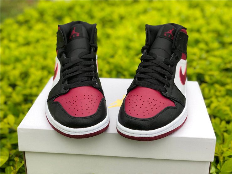 JORDAN 1 Mid - Bred Toe Sneakers Unisex Streetwear Limited Edition