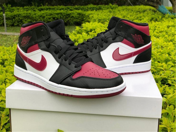 JORDAN 1 Mid - Bred Toe Sneakers Unisex Streetwear Limited Edition