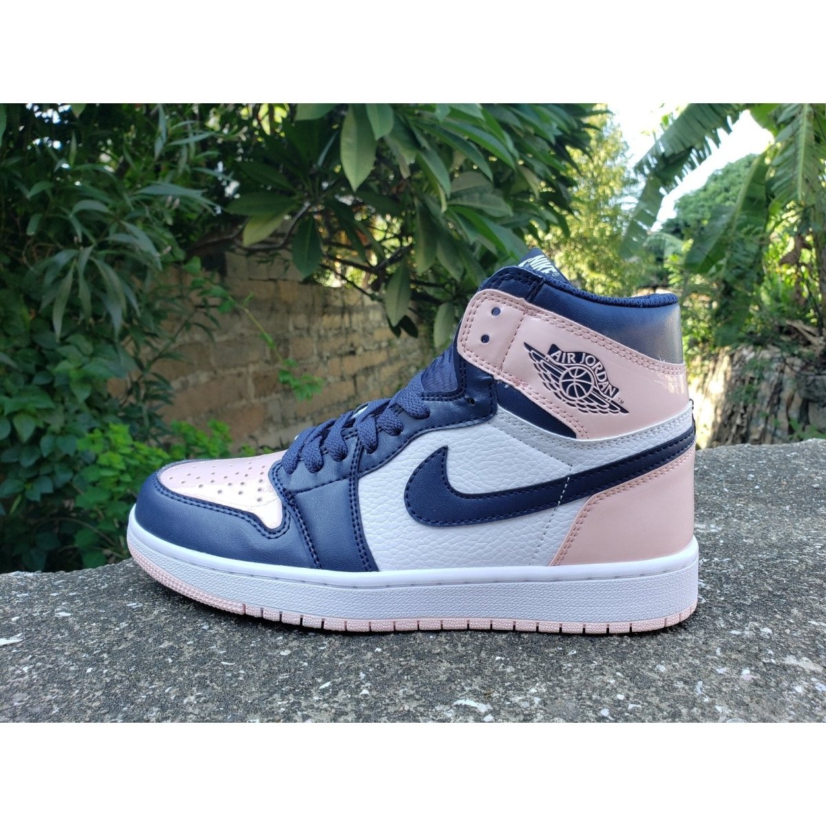 JORDAN 1 Retro High Og - Atmosphere - Black Unisex Streetwear Limited Edition