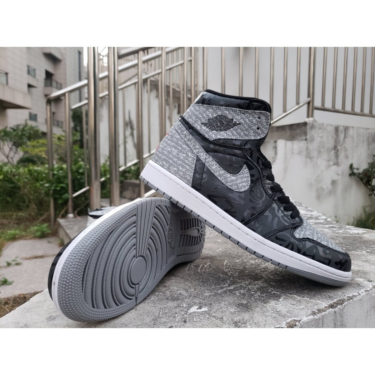 JORDAN 1 Retro High Og - Rebellionaire - Black Unisex Streetwear Limited Edition